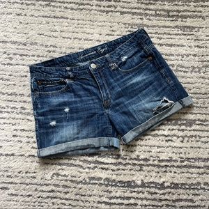 American Eagle || Distressed Denim Shorts